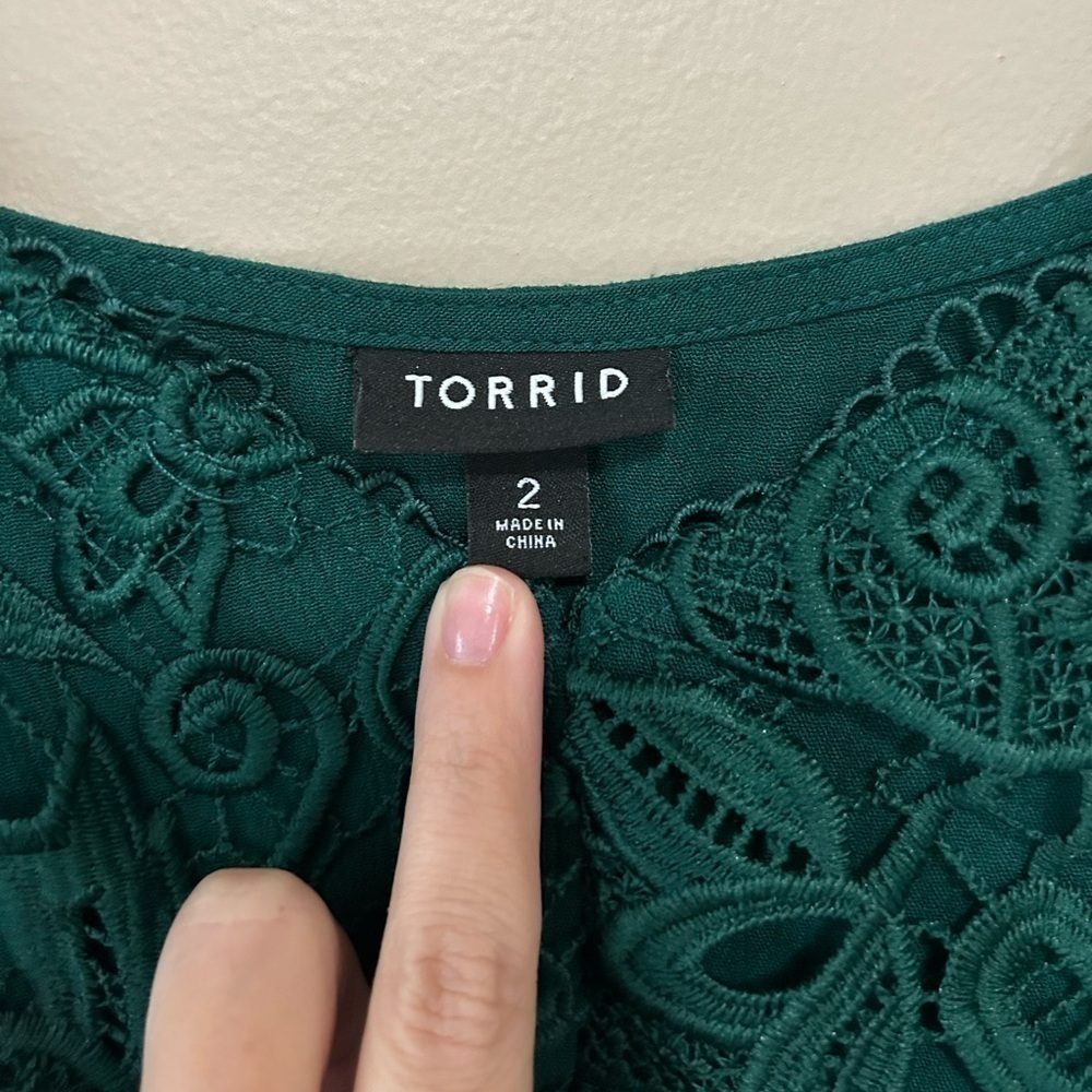 Torrid Crinkle Gauze With Lace Short Puff Sleeve Blouse Green Women’s size 2 - Picture 6 of 10